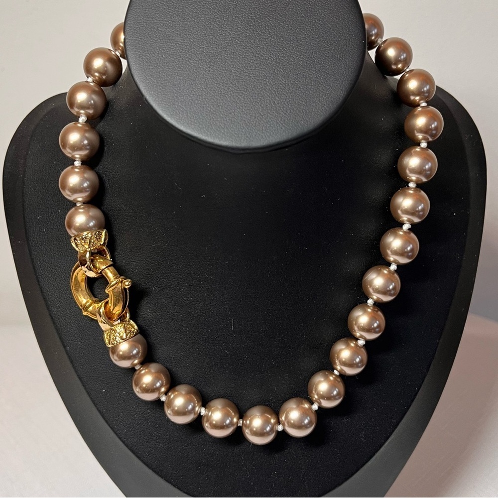 New Fifth Avenue gray pearl gold clasp necklace. Lead & nickel free.